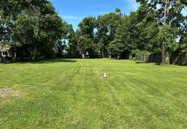 Building Photo - Charming Prospect Cottage with Spacious Yard