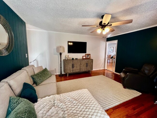 Building Photo - Beautiful All-Brick Ranch in the Heart of Kings Grant!