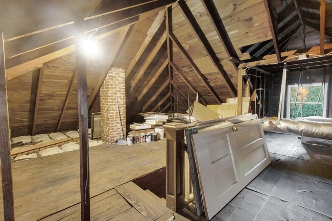 Building Photo - 1110 N Pasteur St