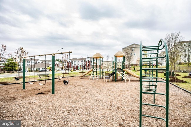 Building Photo - 3005 Chesapeake Dr