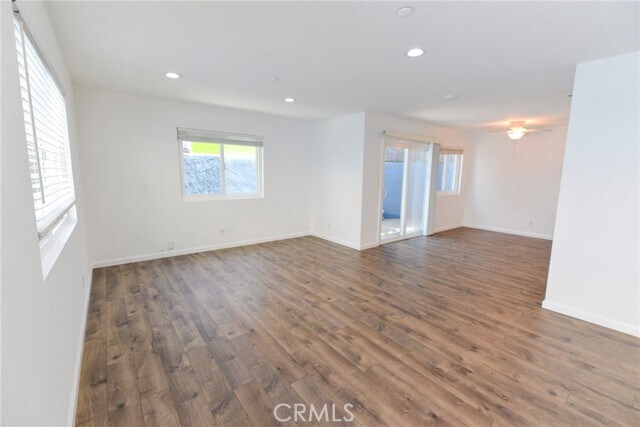 Building Photo - 257 Avenida Victoria