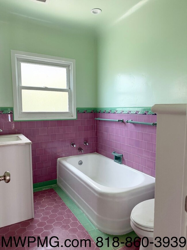 Building Photo - Ideally situated 2-Bed 2-Bath HOME