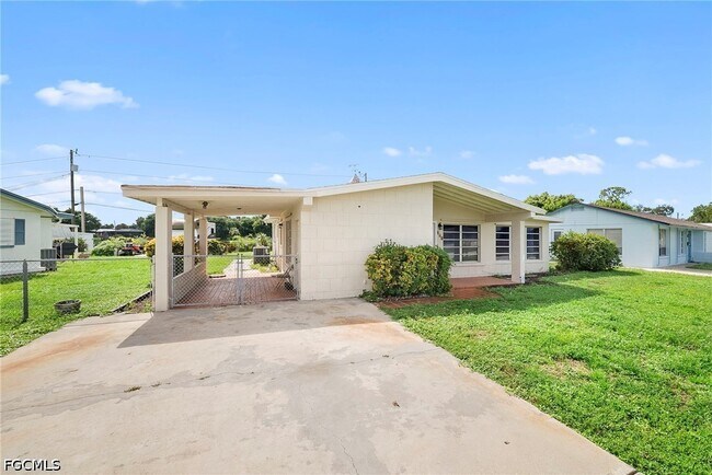 Building Photo - 275 Lakeview Dr