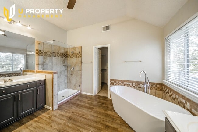 Building Photo - A Sweety Corner Home in Lewisville, Don't ...
