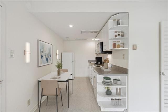 Building Photo - 6211 W Northwest Hwy