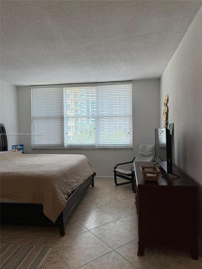 Building Photo - 2501 S Ocean Dr
