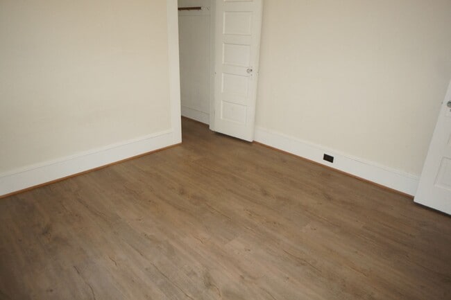 Building Photo - Beautiful 3 bedroom 1 bathroom NE Bungalow "Sabin area"