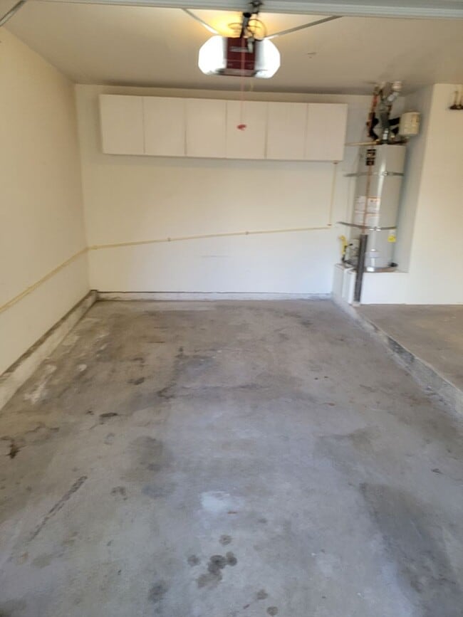 Building Photo - 2 BD/2 BATH