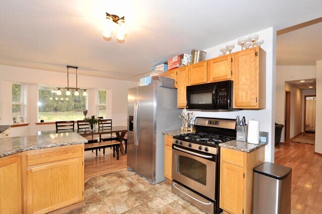 Building Photo - Hayden Rancher with RV parking