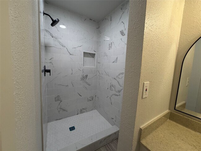 Building Photo - 9215 Loren Ln