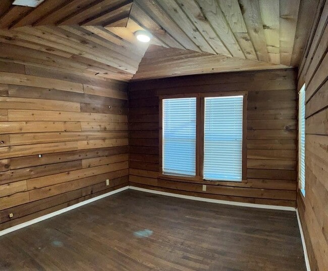 Building Photo - 207 Masters Ave