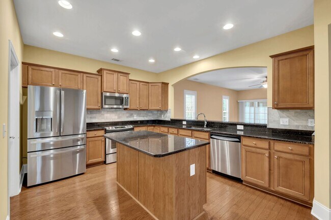 Building Photo - Del Webb Lake Providence Home