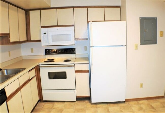 Building Photo - $1,095 | 2 Bedroom, 1 Bathroom 1st Floor C...