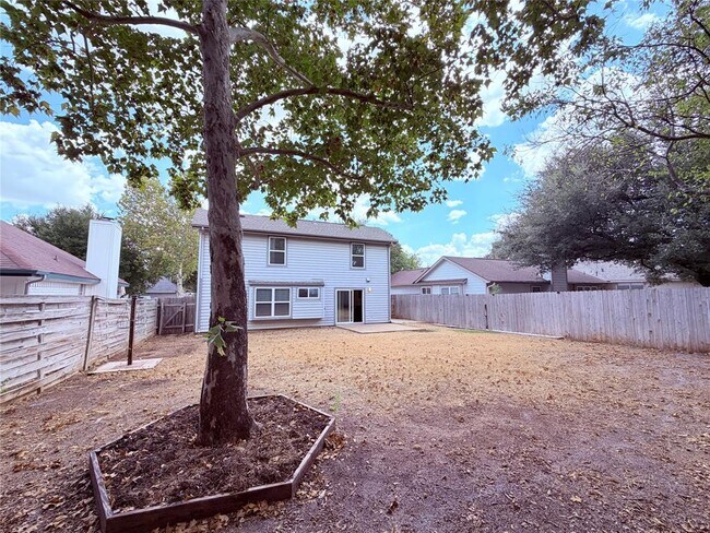 Building Photo - 1605 Parkwood Dr