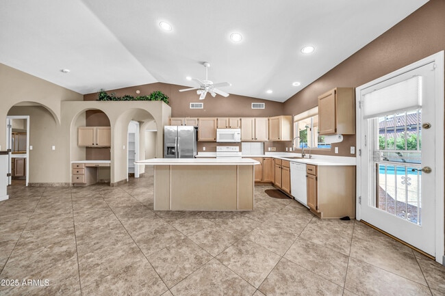 Building Photo - 5639 E Aire Libre Ave