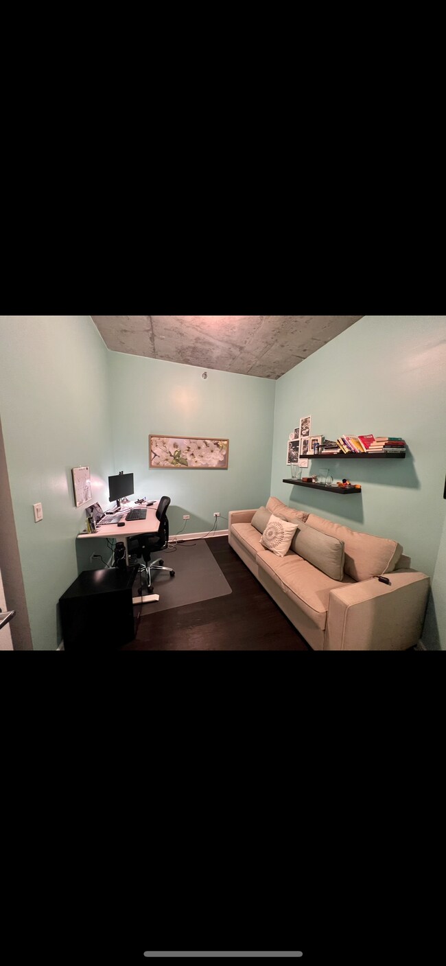 2nd bedroom with desk - 1464 S MICHIGAN Ave