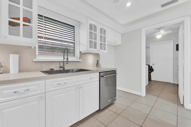 Building Photo - 5921 NE 15th Ave