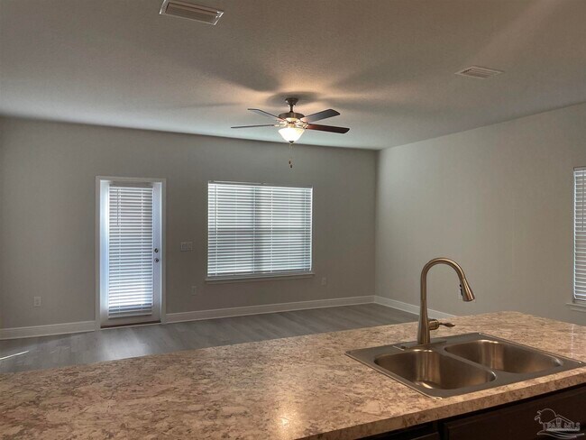 Building Photo - 395 Hilburn Ln