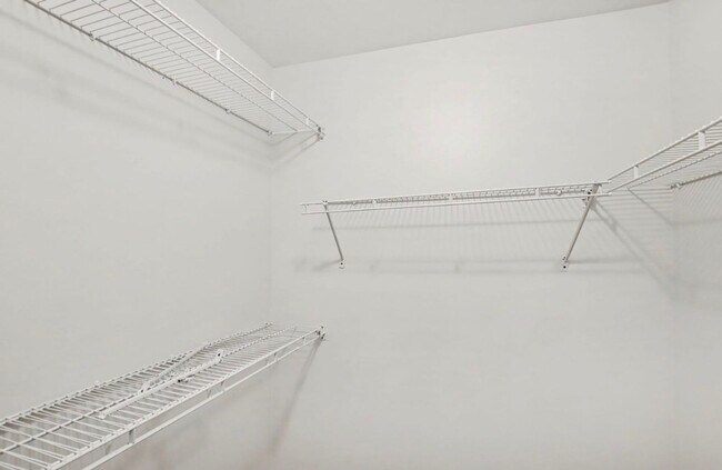 Building Photo - GreenHills Condo!
