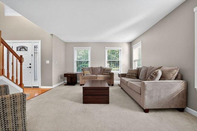 Building Photo - Spacious 4BR House in Oswego