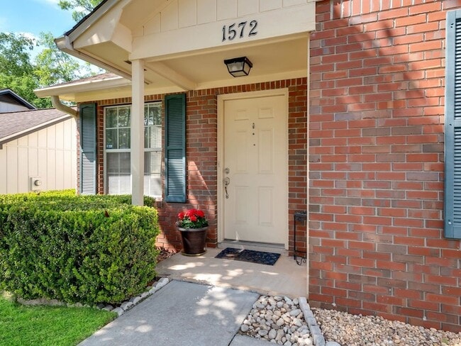 Building Photo - 1572 Cinnamon Bear Cir