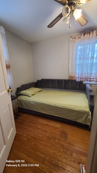 Building Photo - 756 W Inman Ave