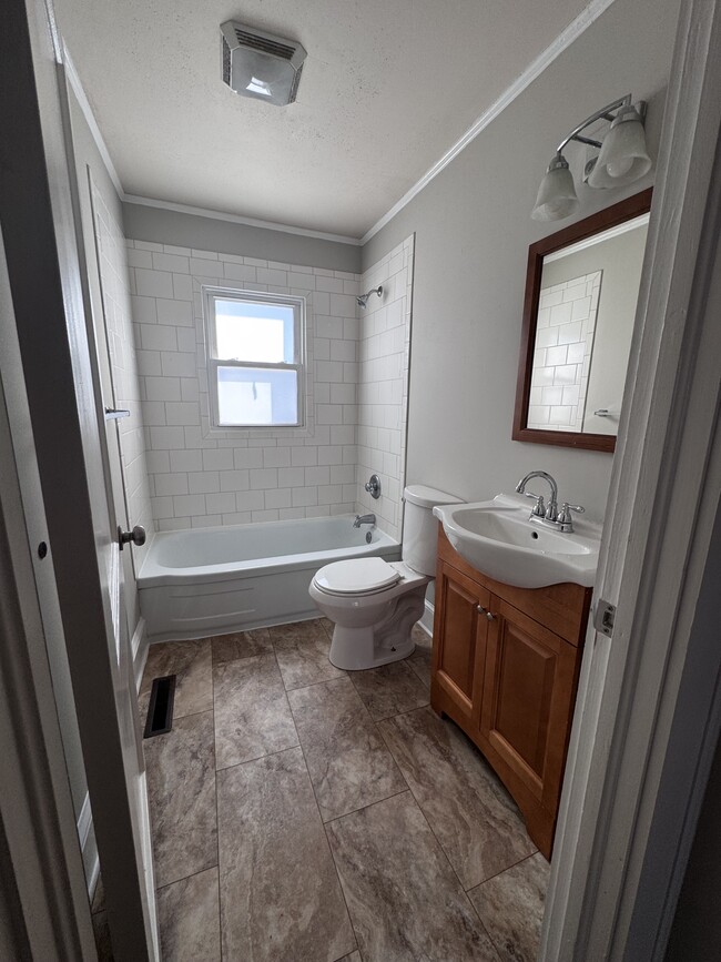 Building Photo - 884 Old Charlotte Rd SW