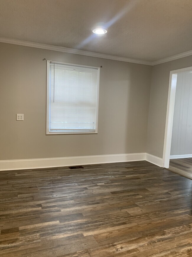 Building Photo - 1203 W Crowell St