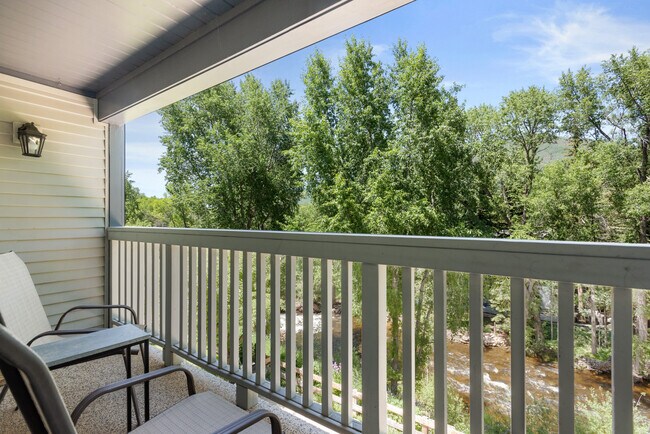 Building Photo - 916 E Hopkins Ave