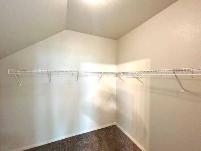 Building Photo - *MOVE IN SPECIAL* Comfort & Convenience – 2-Story Home with Fenced Backyard!