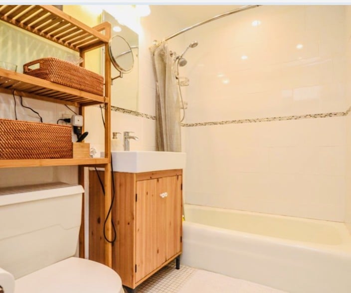 Building Photo - 1111 River