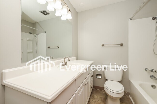 Building Photo - 5620 Northford Rd