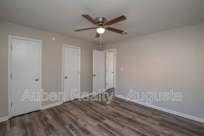 Building Photo - 2311 Walden Dr