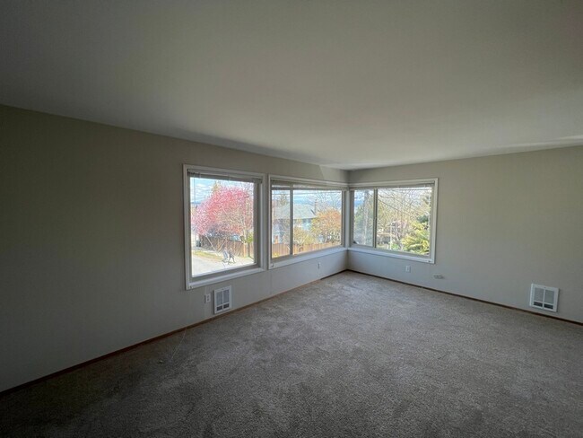 Building Photo - 1505 E Galer St