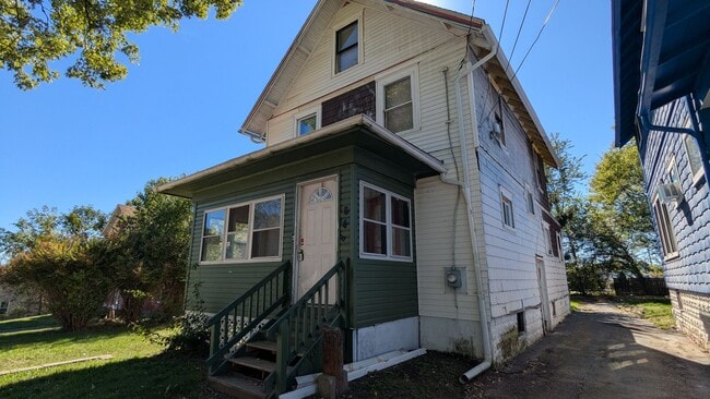 Building Photo - 4-Bedroom, 1-Bathroom Single Family Home f...