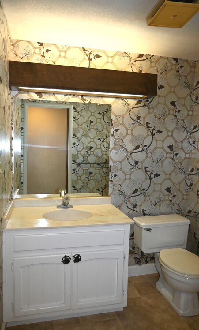 Building Photo - 80 Parkshore Cir