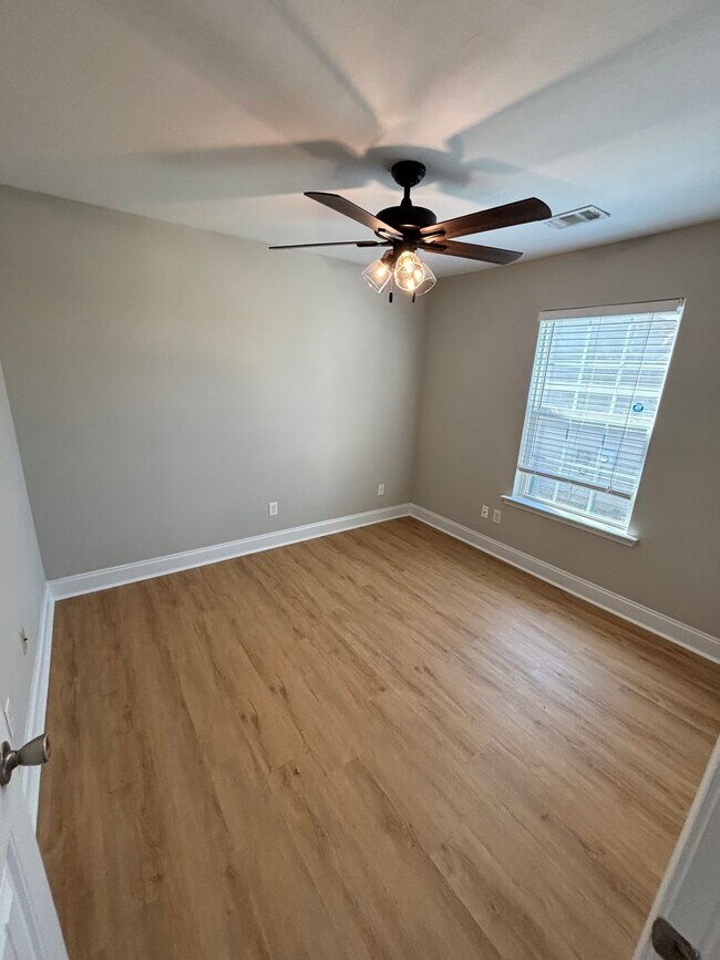 Building Photo - 806 Whispering Willow Ct