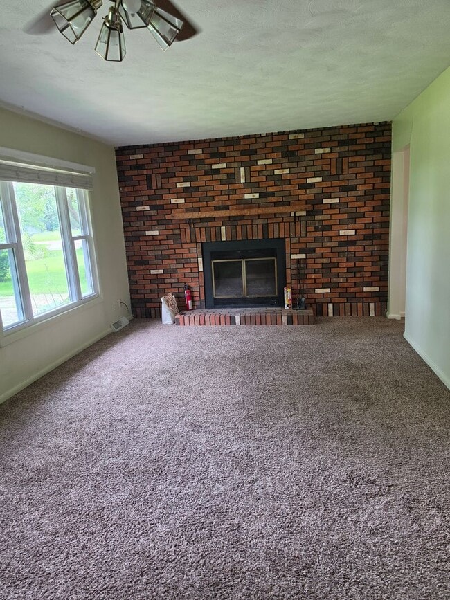 Building Photo - Charming, extremely clean 2 BR house in Shirley