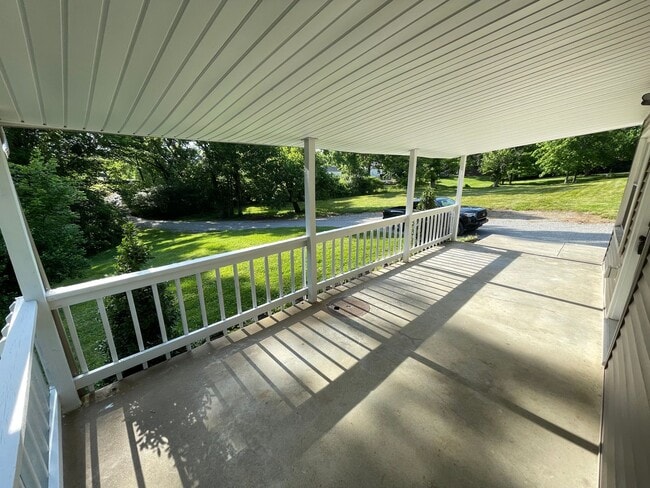 Building Photo - Great Location Private Setting Home For Rent