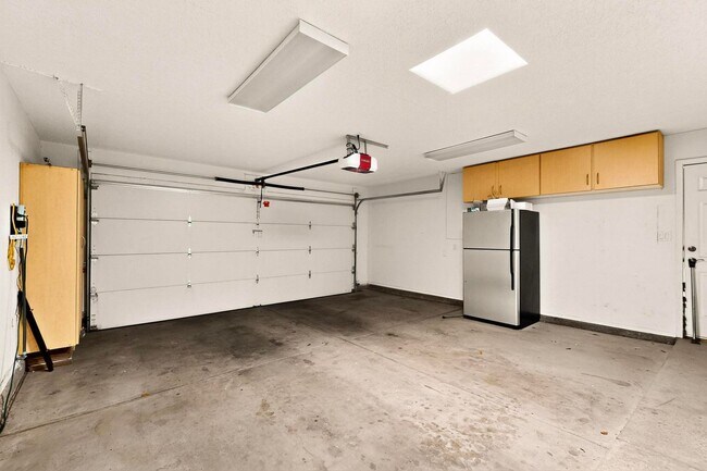 Building Photo - SE Rio Rancho 3 Bedroom  2 bath  2 car garage