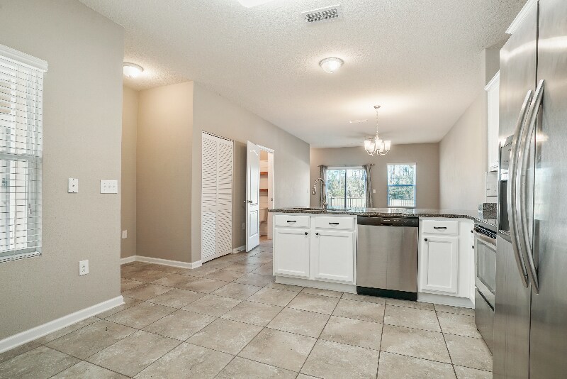 Building Photo - 727 Servia Dr