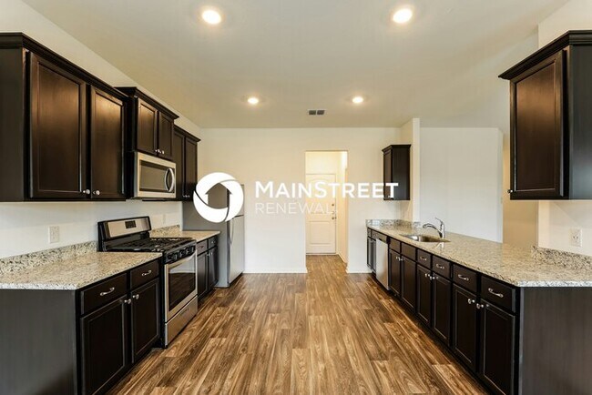 Building Photo - 4 Bedroom Pet-Friendly Home in New Braunfels, TX with Main Street Renewal