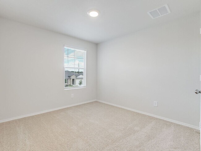 Building Photo - 4 BR / 3 BA - 2175 SF in Seguin - Arroyo Ranch!!!