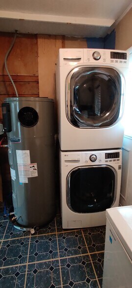 Building Photo - 822 CC St