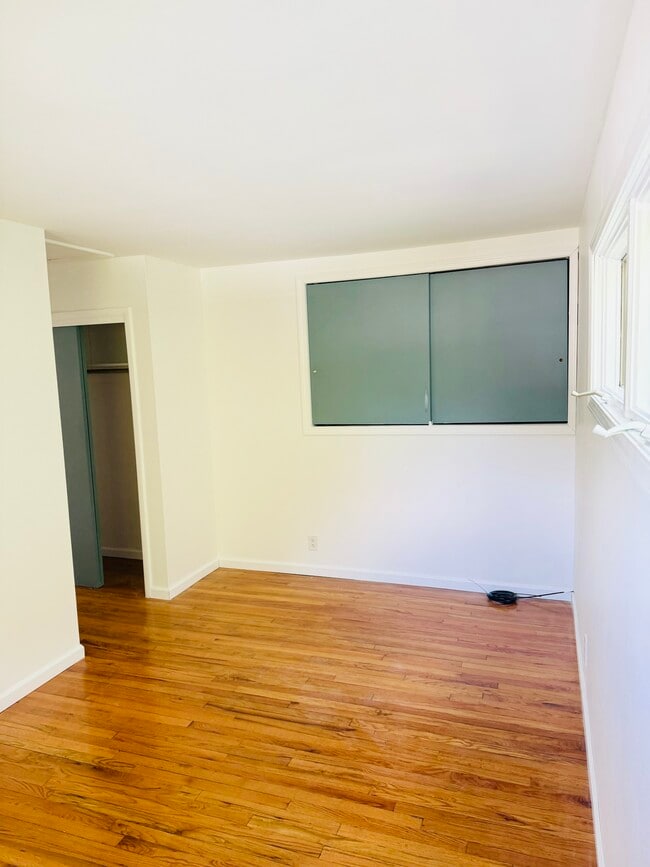 Building Photo - 504 Mary Elaine Dr