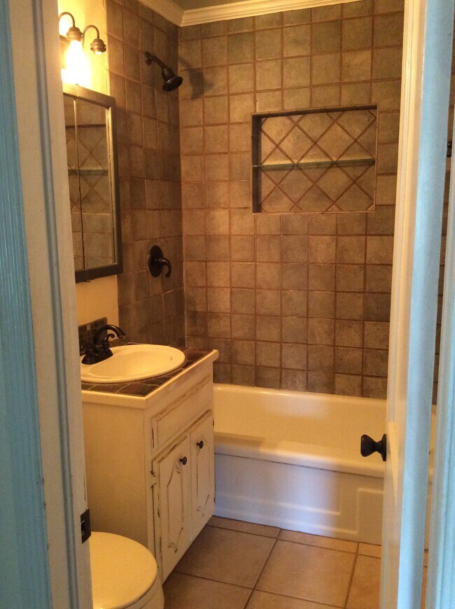 Building Photo - 111 E 12th St