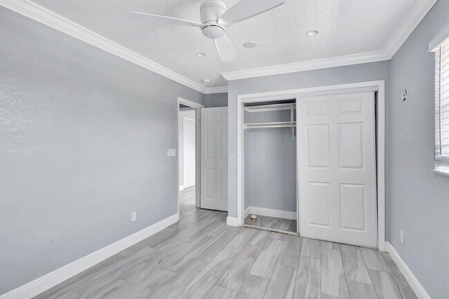 Building Photo - 810 Lake Shore Dr
