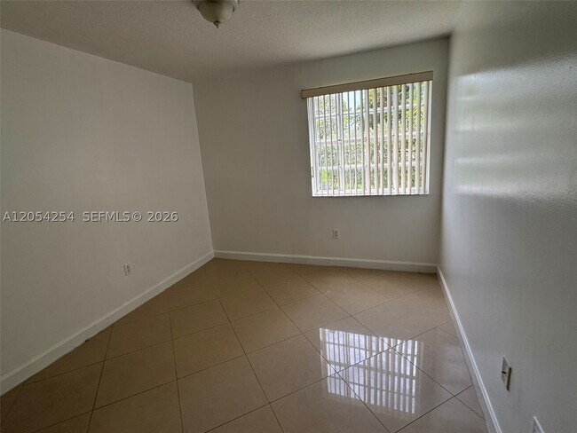 Building Photo - 9711 Fontainebleau Blvd