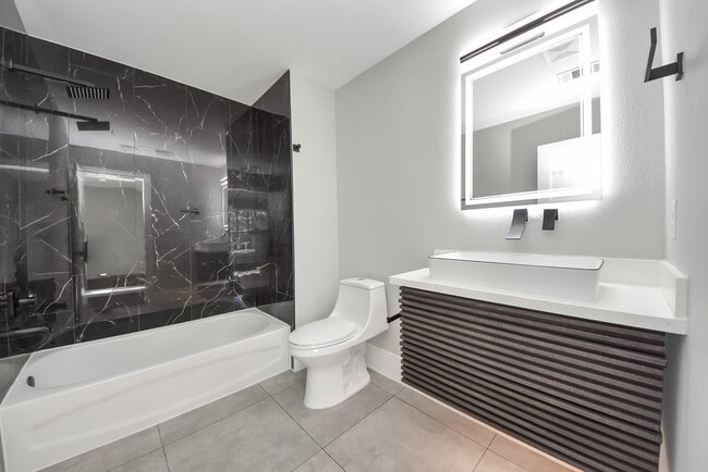 Building Photo - 602 W 28th St