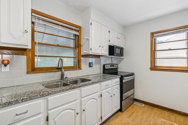 Building Photo - 3707 E Funston St